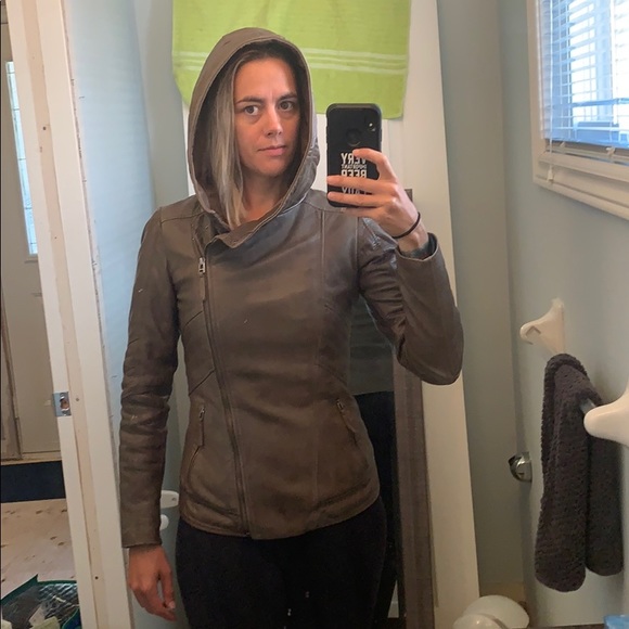 Danier Olive Leather Jacket - Picture 1 of 8